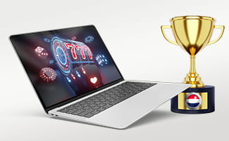 Een trofee, een laptop en een smartphone.